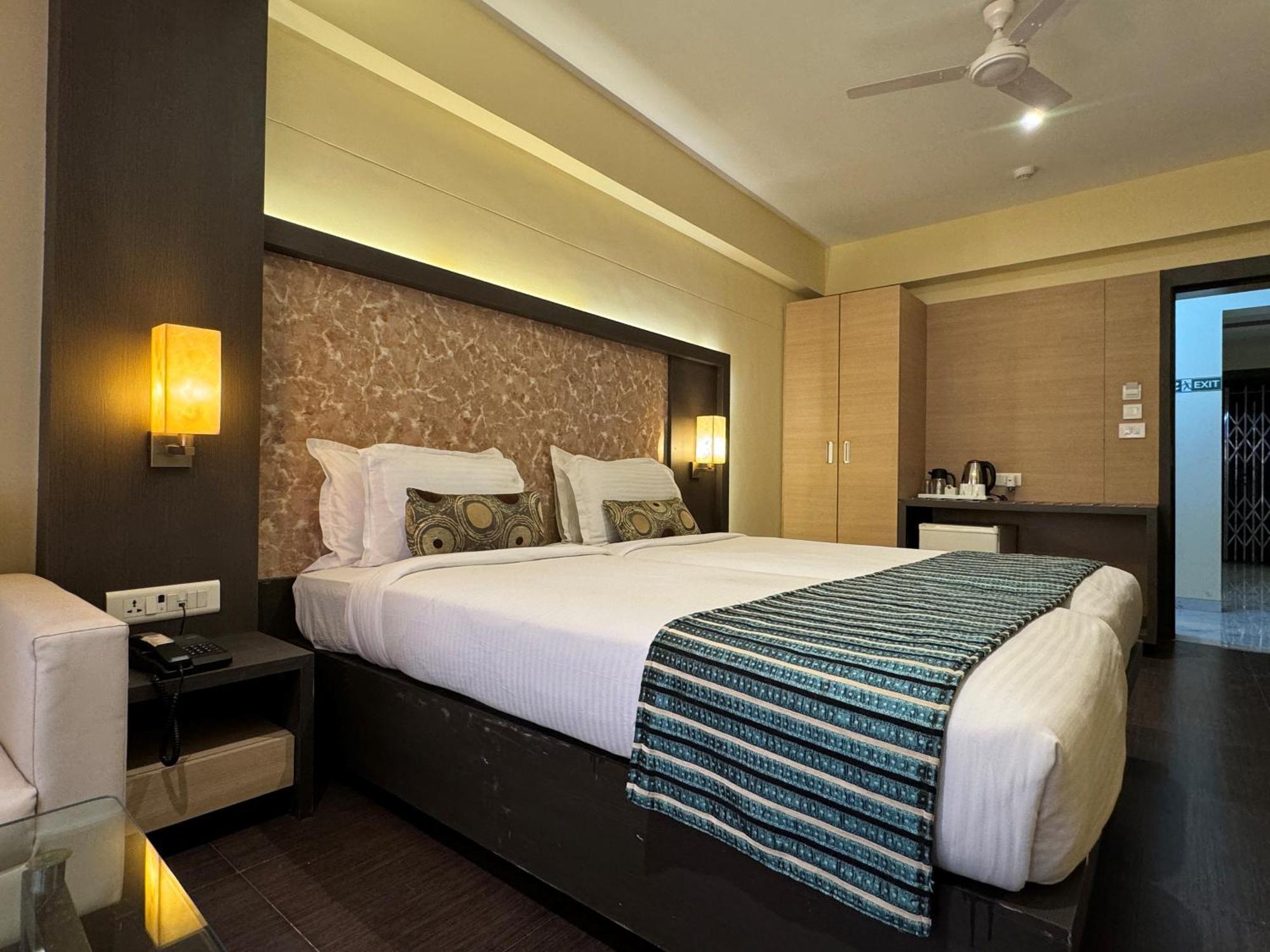 Hotel Galaxy Bombay Exterior foto
