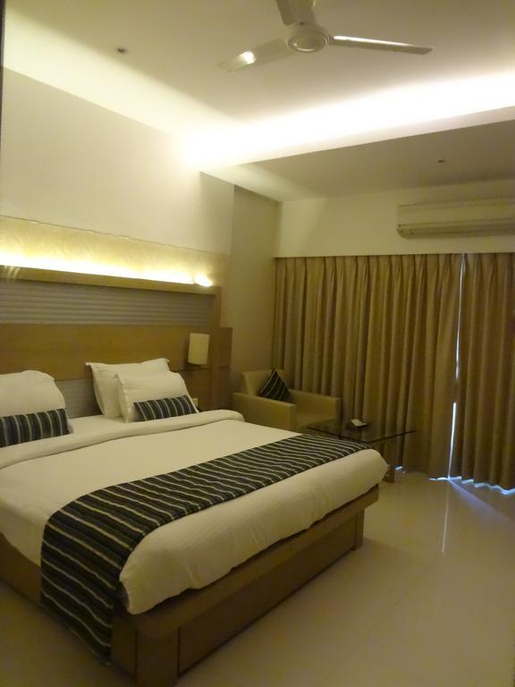 Hotel Galaxy Bombay Exterior foto